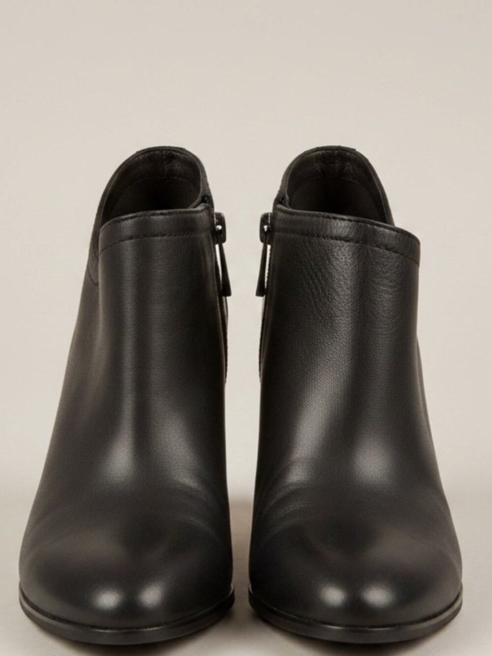 Vince Camuto Black Leather Ankle Boots 10W Almond Toe Side Zip Booties